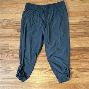 Women’s Capri Grey Activewear Pants